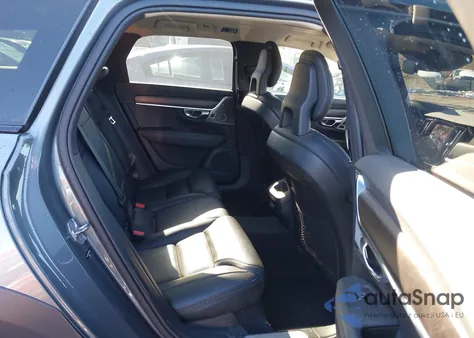 2017 Volvo V90 Cross Country T6 z USA, uszkodzony, nr VIN YV4A22NLXH1001253